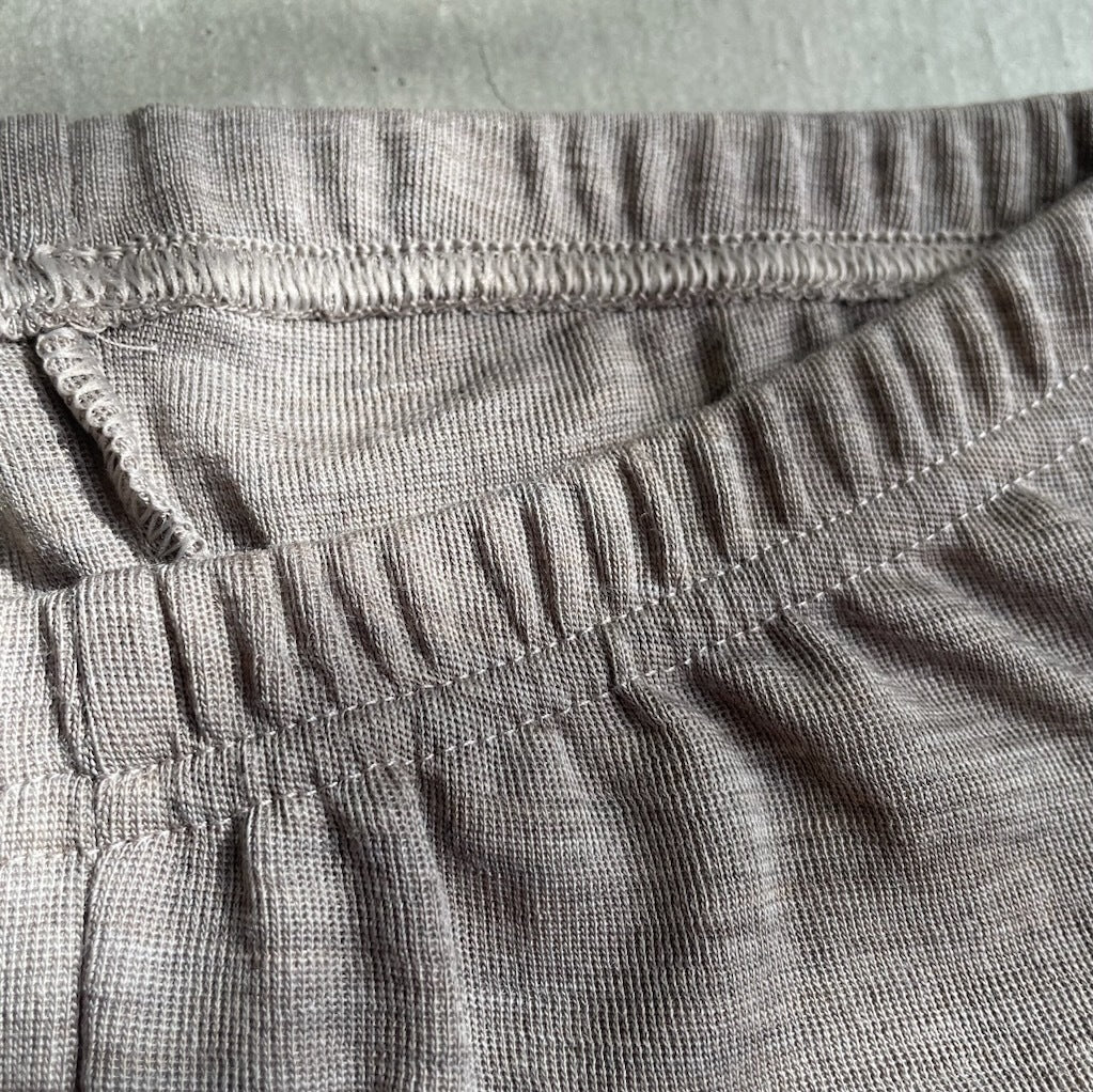 Joha ウール・シルク ハーフレギンス(ベージュ)