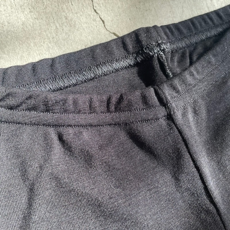 Joha ウール・シルクレギンス(ブラック)