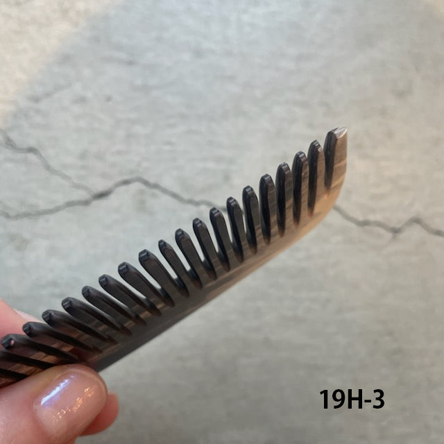 ナチュラル KOSTKAMM ヘアコーム 水牛の角でできたコーム ヘアアクセサリー 商品イメージ