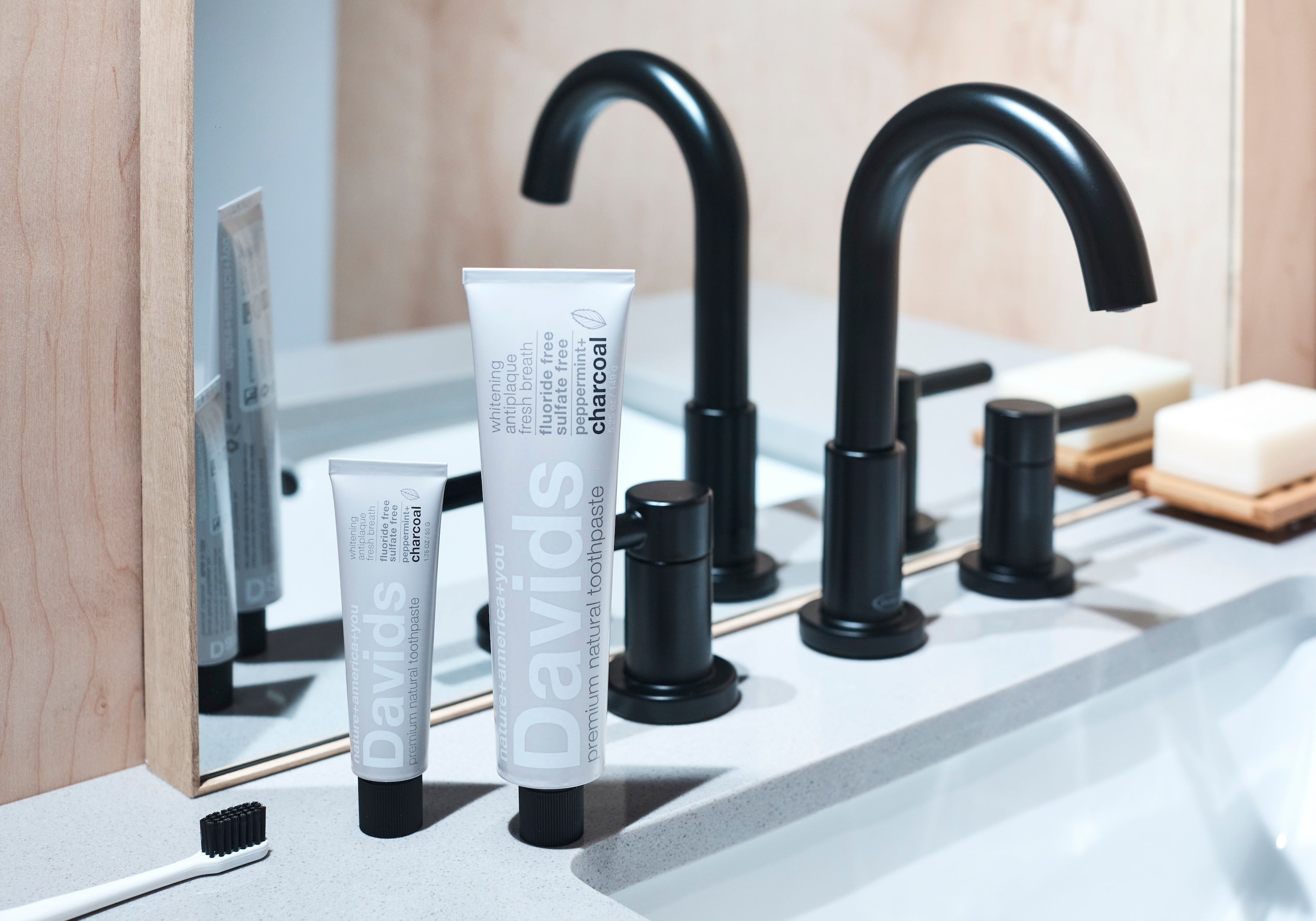 Davids ホワイトニングトゥースペースト（チャコール）