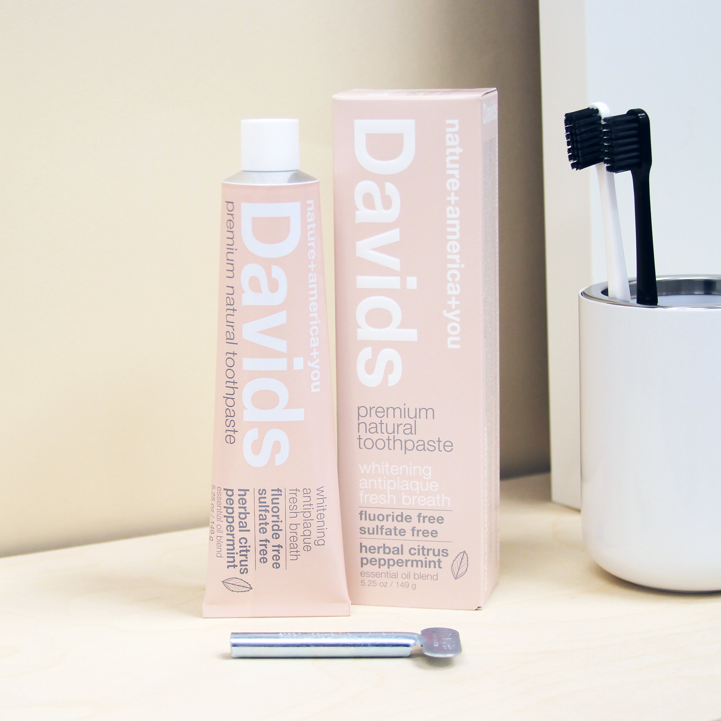 ナチュラル Davids ホワイトニング 歯磨き粉 ハーバルシトラスの香り キシリトール シナモン フッ素不使用 研磨剤不使用 商品イメージ