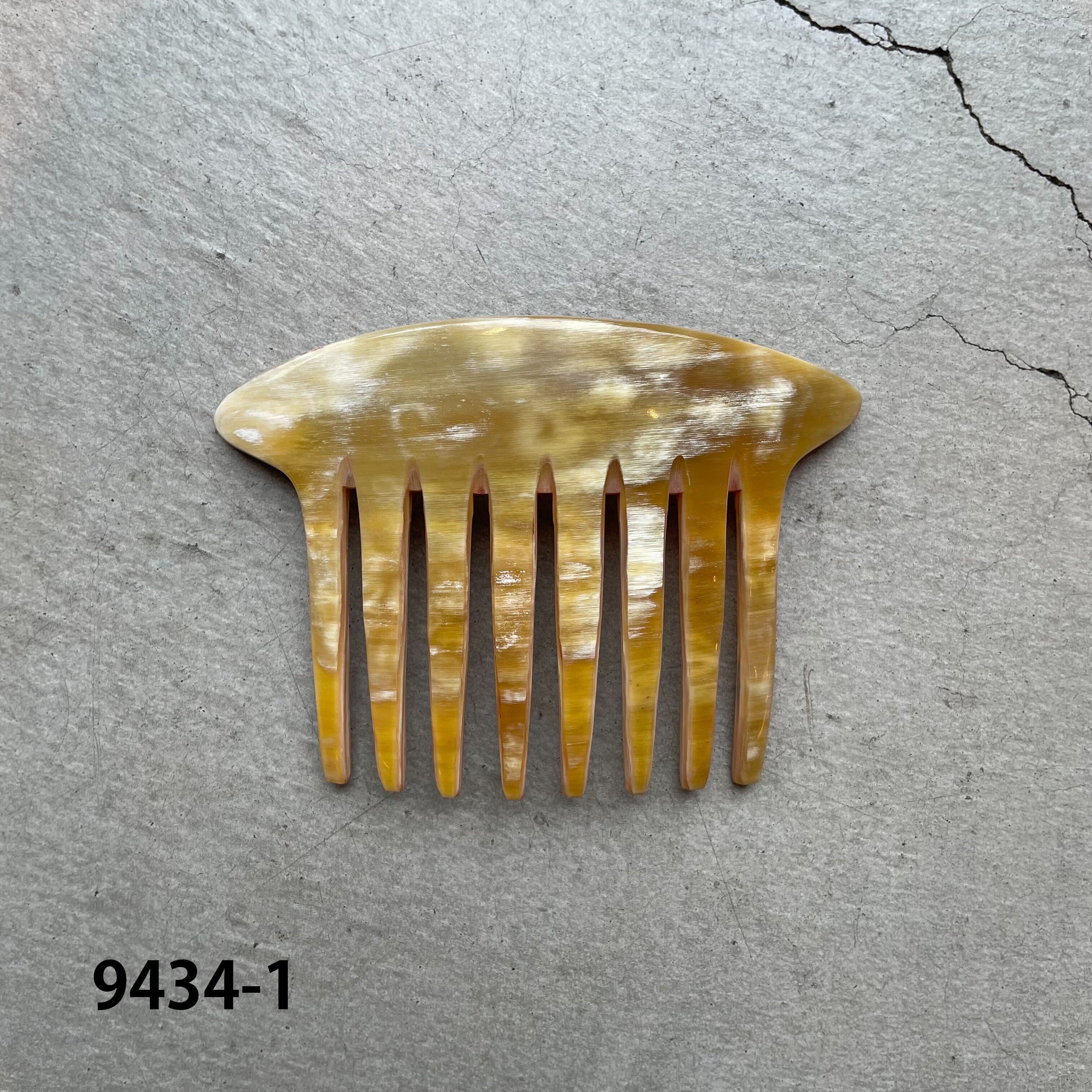 ナチュラル KOSTKAMM 水牛ヘアアクセサリー 水牛の角でできたヘアアクセサリー ヘアアクセサリー デコラティブコーム 商品イメージ