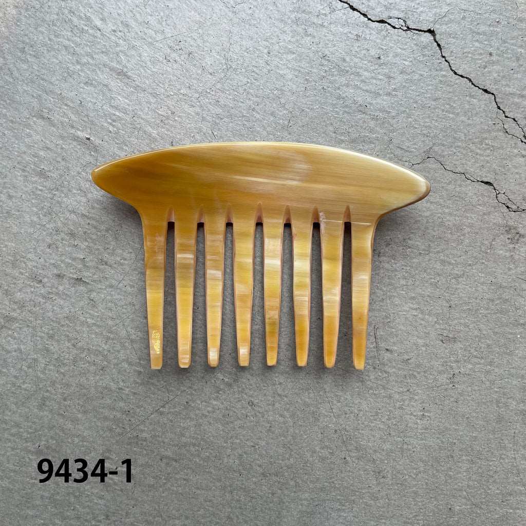 ナチュラル KOSTKAMM 水牛ヘアアクセサリー 水牛の角でできたヘアアクセサリー ヘアアクセサリー デコラティブコーム 商品イメージ