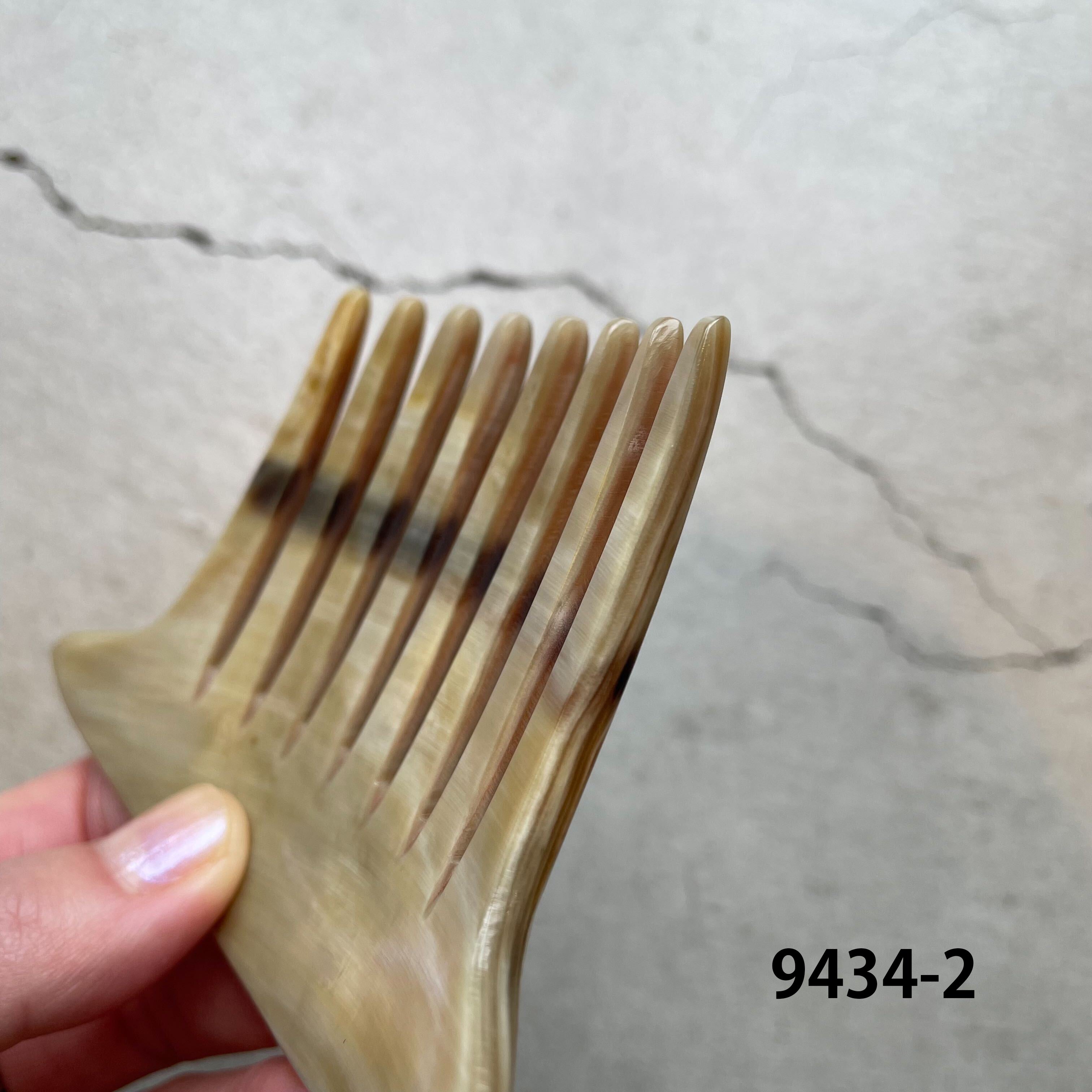 ナチュラル KOSTKAMM 水牛ヘアアクセサリー 水牛の角でできたヘアアクセサリー ヘアアクセサリー デコラティブコーム 商品イメージ