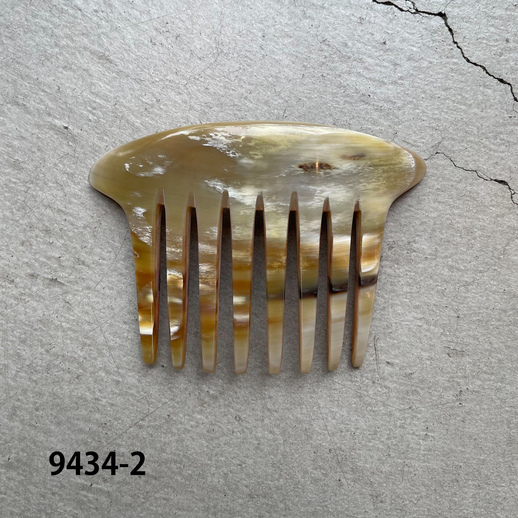 ナチュラル KOSTKAMM 水牛ヘアアクセサリー 水牛の角でできたヘアアクセサリー ヘアアクセサリー デコラティブコーム 商品イメージ