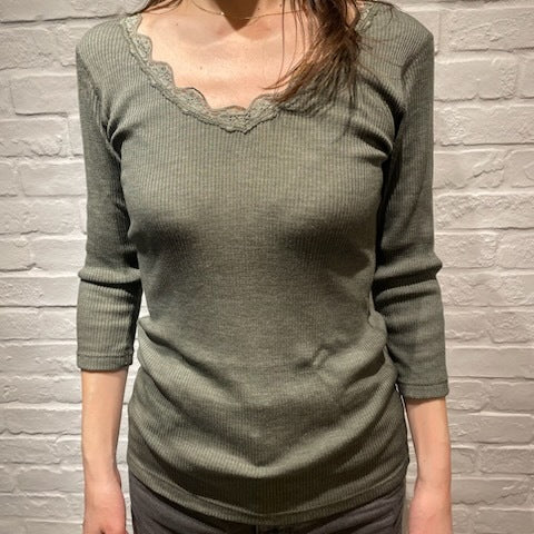 Joha ウール・シルク アンダーシャツ（オリーブ）