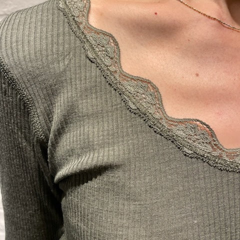 Joha ウール・シルク アンダーシャツ（オリーブ）