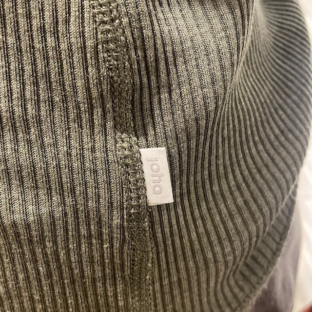 Joha ウール・シルク アンダーシャツ（オリーブ）