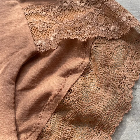 【期間限定11/21-12/14】Souple Luz バックレースショーツ ココア