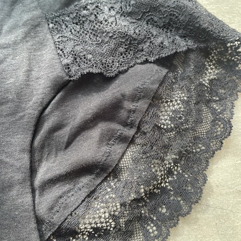 【期間限定11/21-12/14】Souple Luz バックレースショーツ ブラック