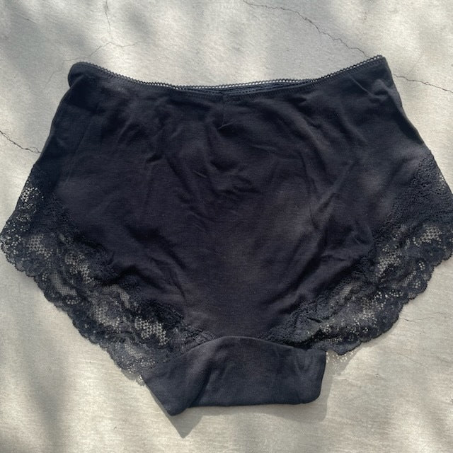 【期間限定11/21-12/14】Souple Luz バックレースショーツ ブラック