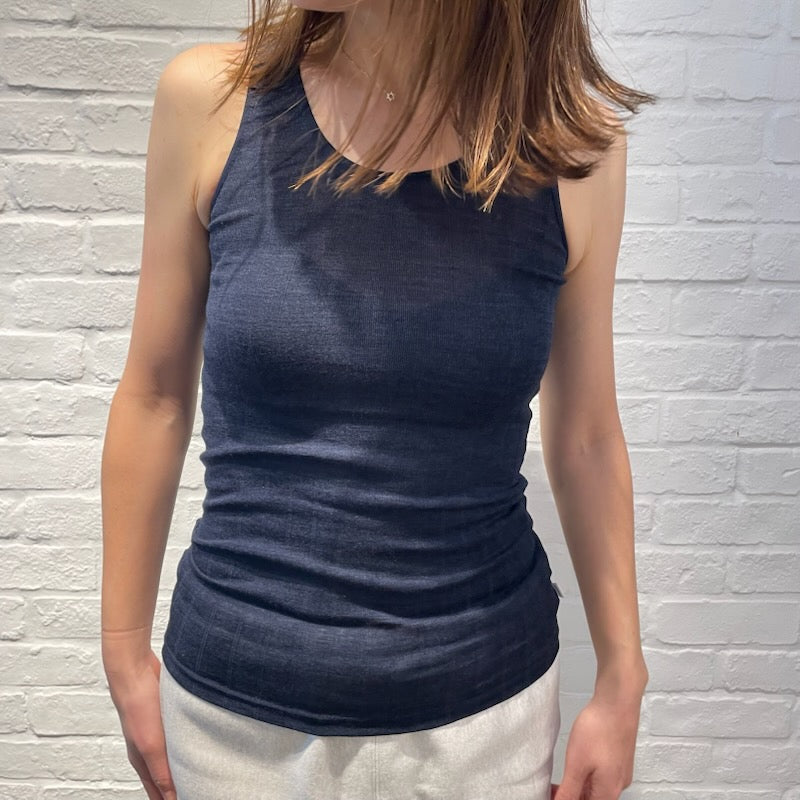 Joha wool and silk sleeveless undershirt (navy)