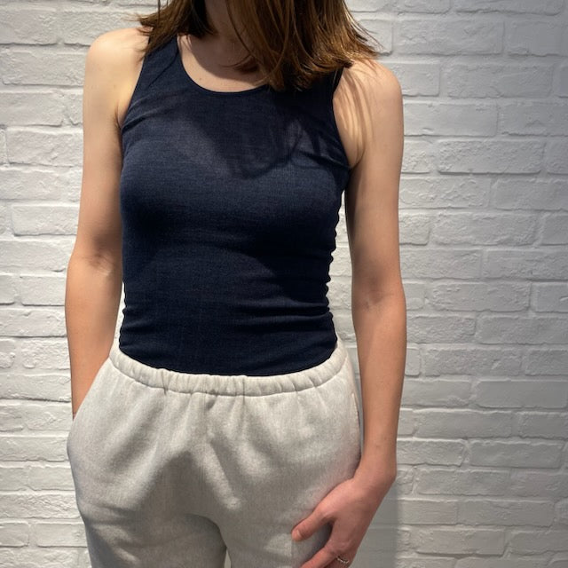 Joha wool and silk sleeveless undershirt (navy)