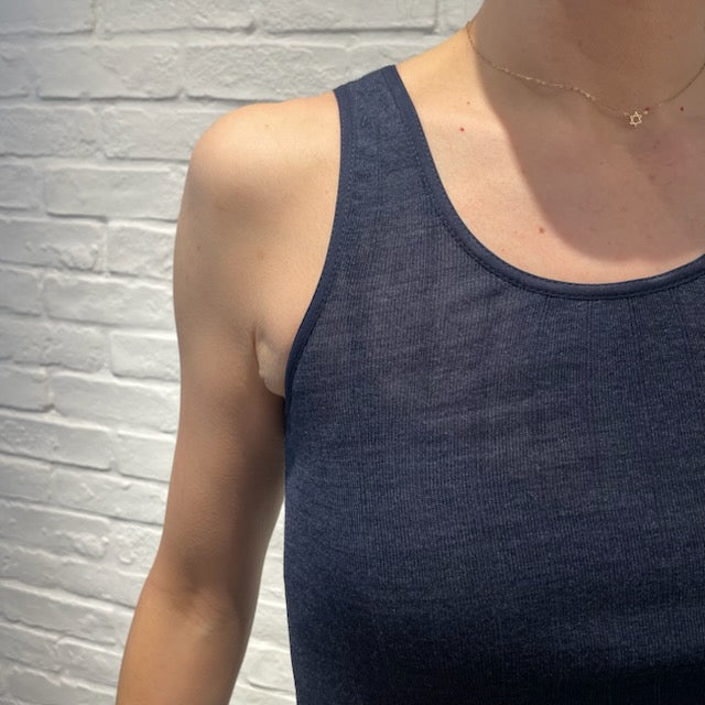 Joha wool and silk sleeveless undershirt (navy)
