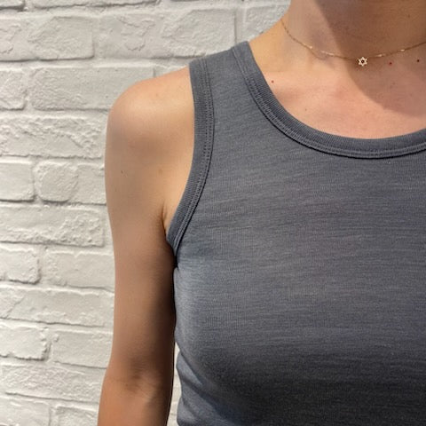 &lt;SALE&gt; Joha wool and silk sleeveless undershirt (gray K)