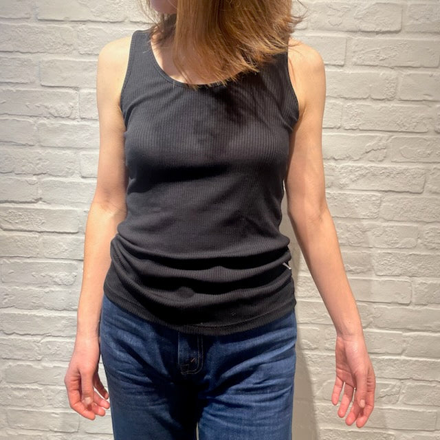 Joha wool and silk sleeveless undershirt (black)