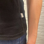Joha wool and silk sleeveless undershirt (black)
