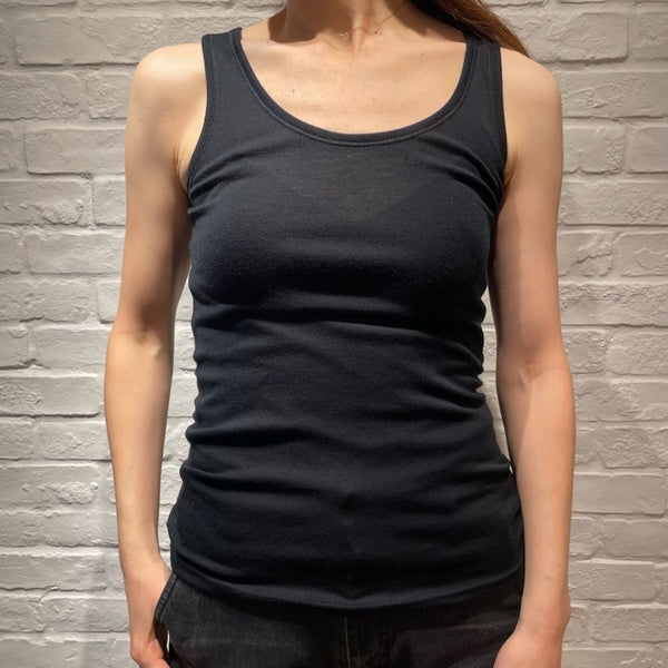 Joha wool sleeveless undershirt (black)