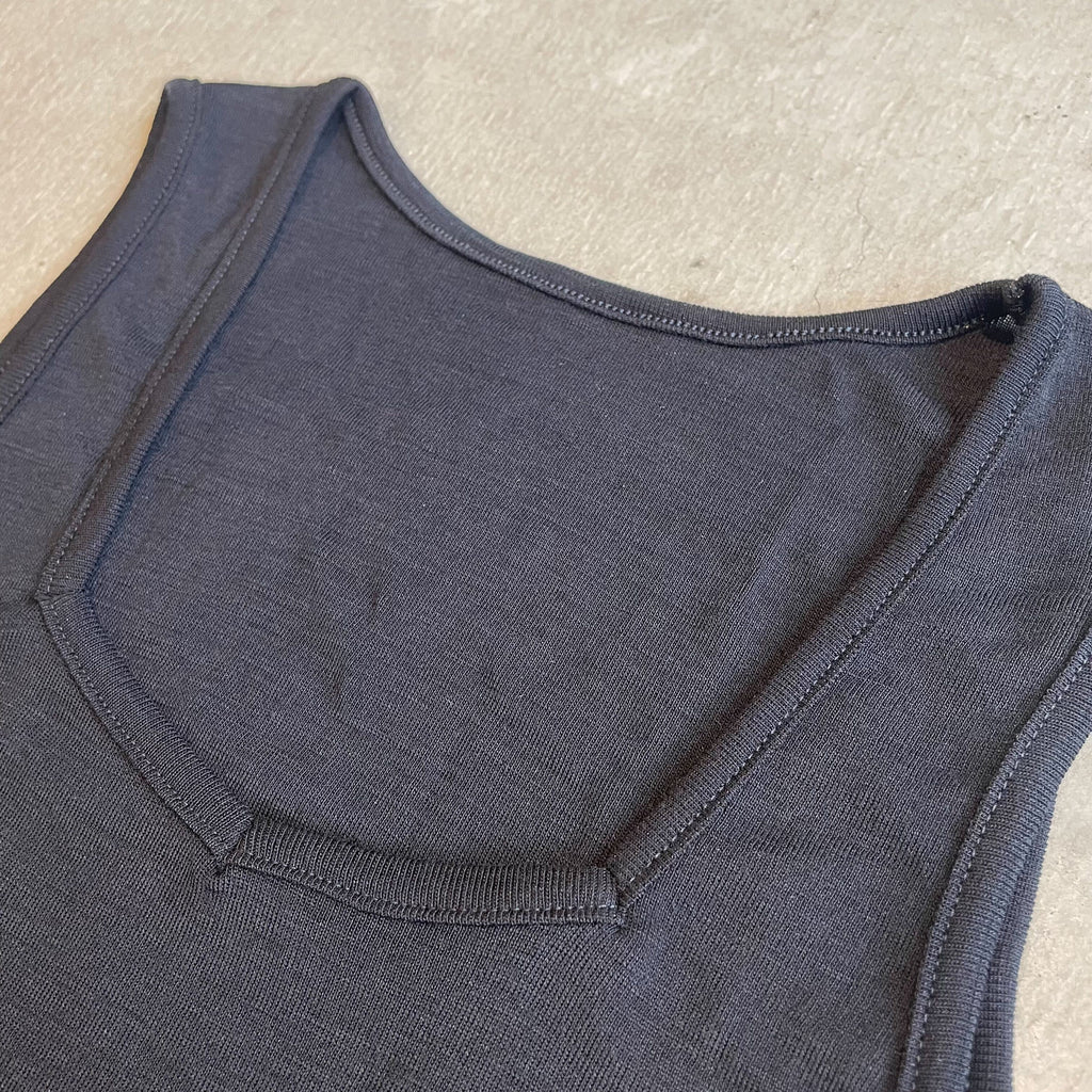 Joha wool sleeveless undershirt (Angora K)