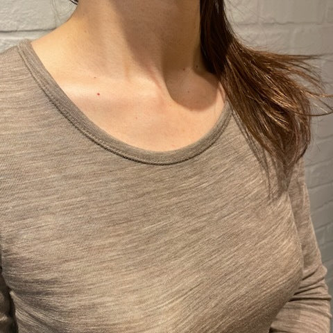 Joha ウール・シルク ブラウス（セサミ）