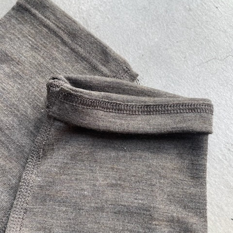 Joha ウール・シルクレギンス（マッドブラウン）