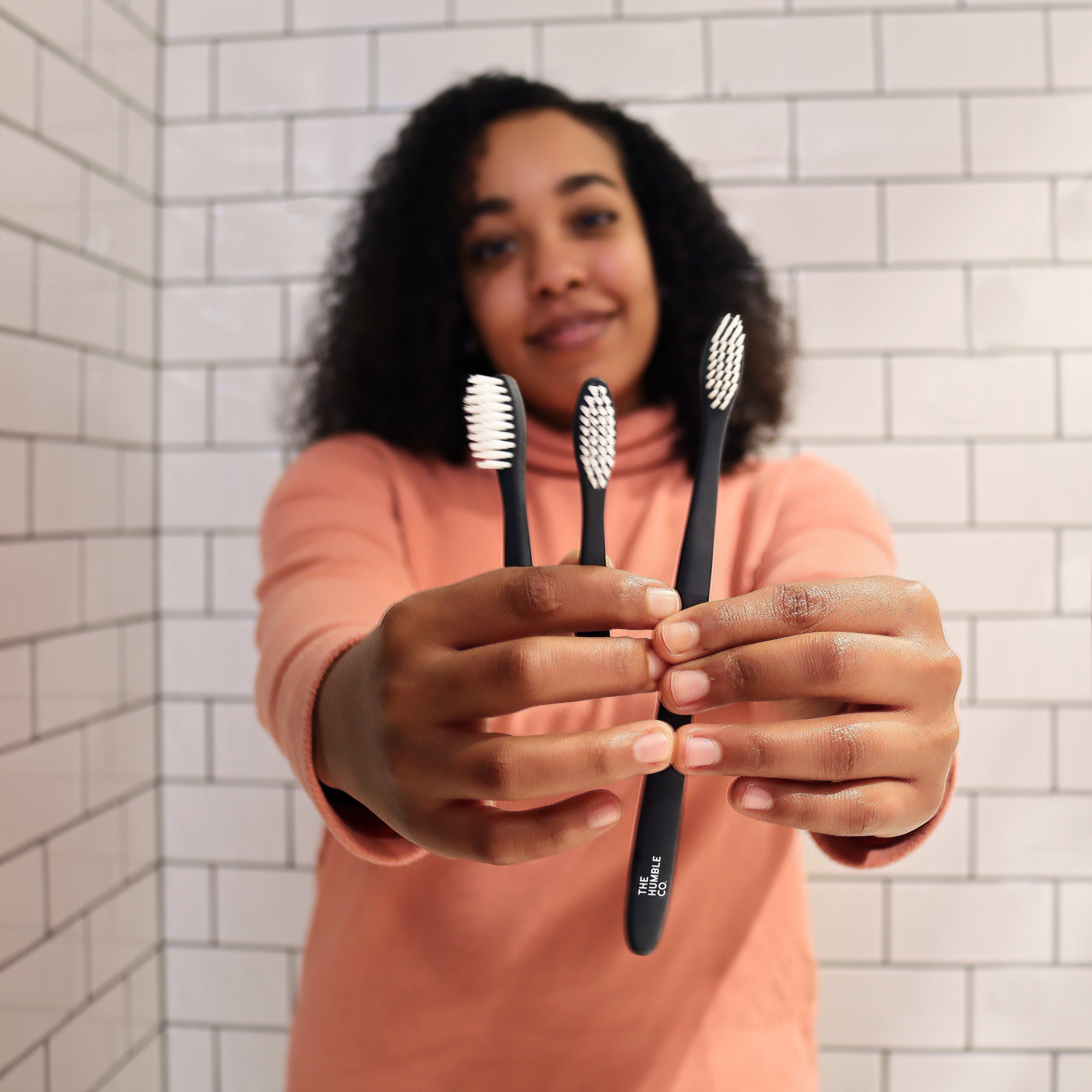 THE HUMBLE CO. Plant-based toothbrush with replaceable head (white)