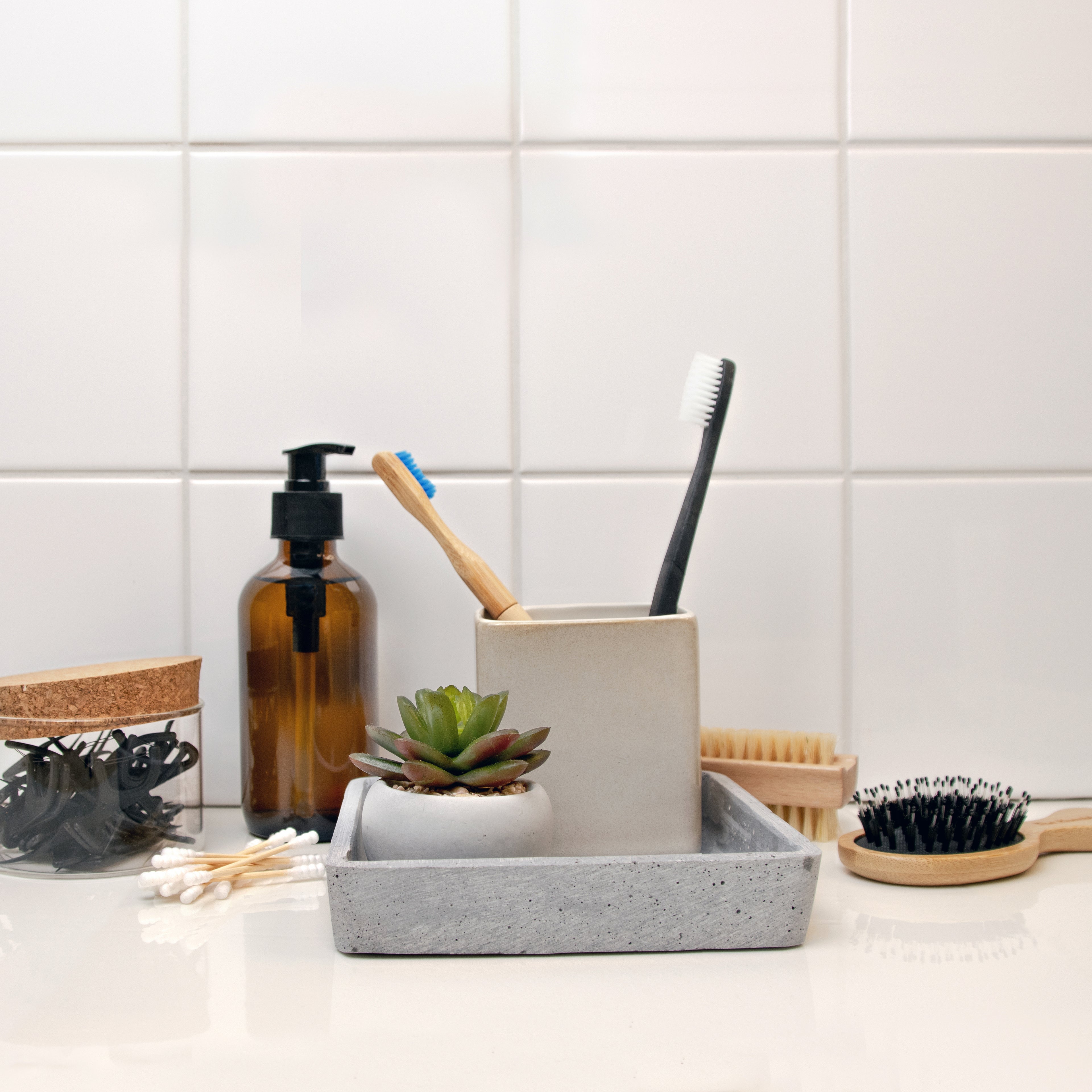 THE HUMBLE CO. Plant-based toothbrush with replaceable head (white)