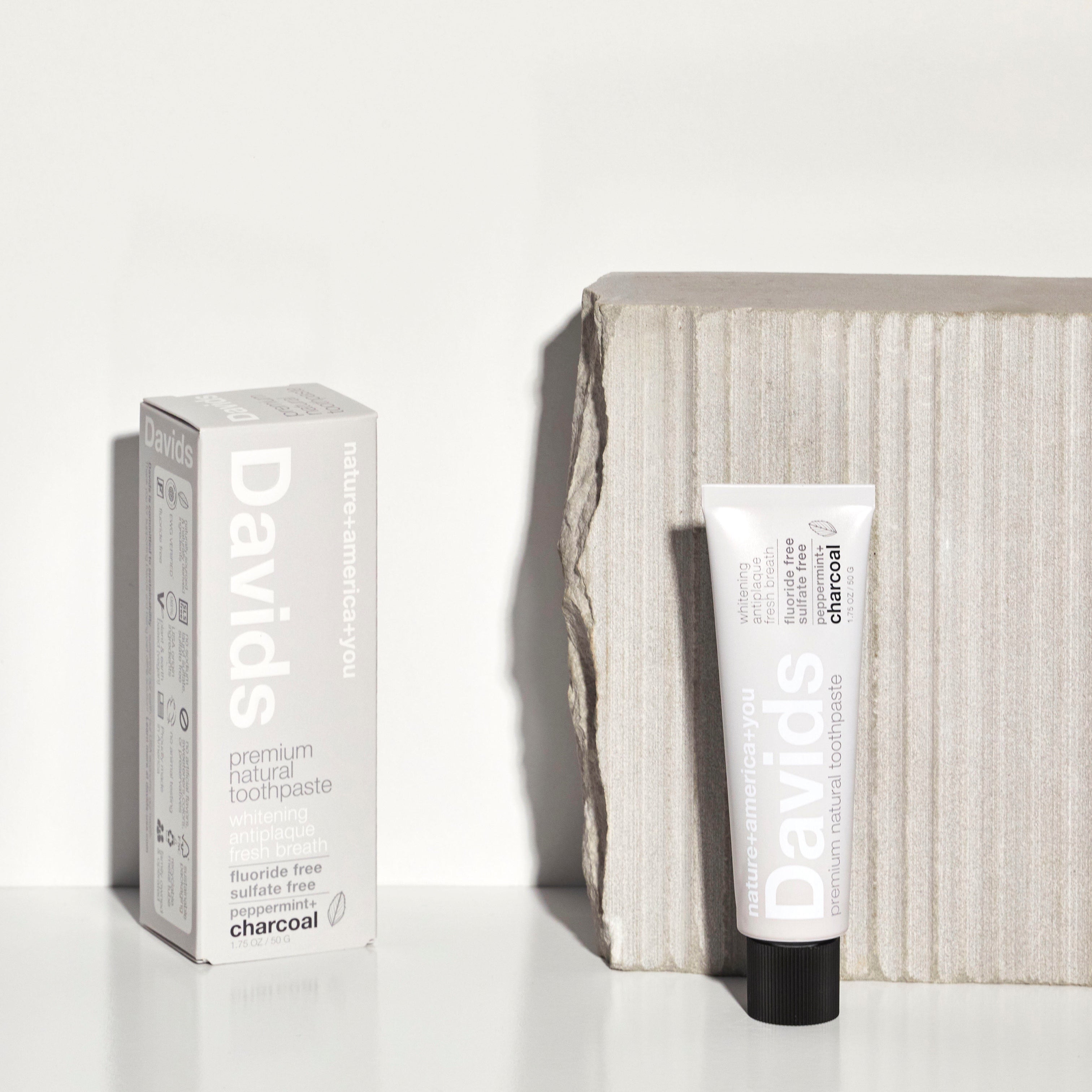 Davids ホワイトニングトゥースペースト（チャコール）
