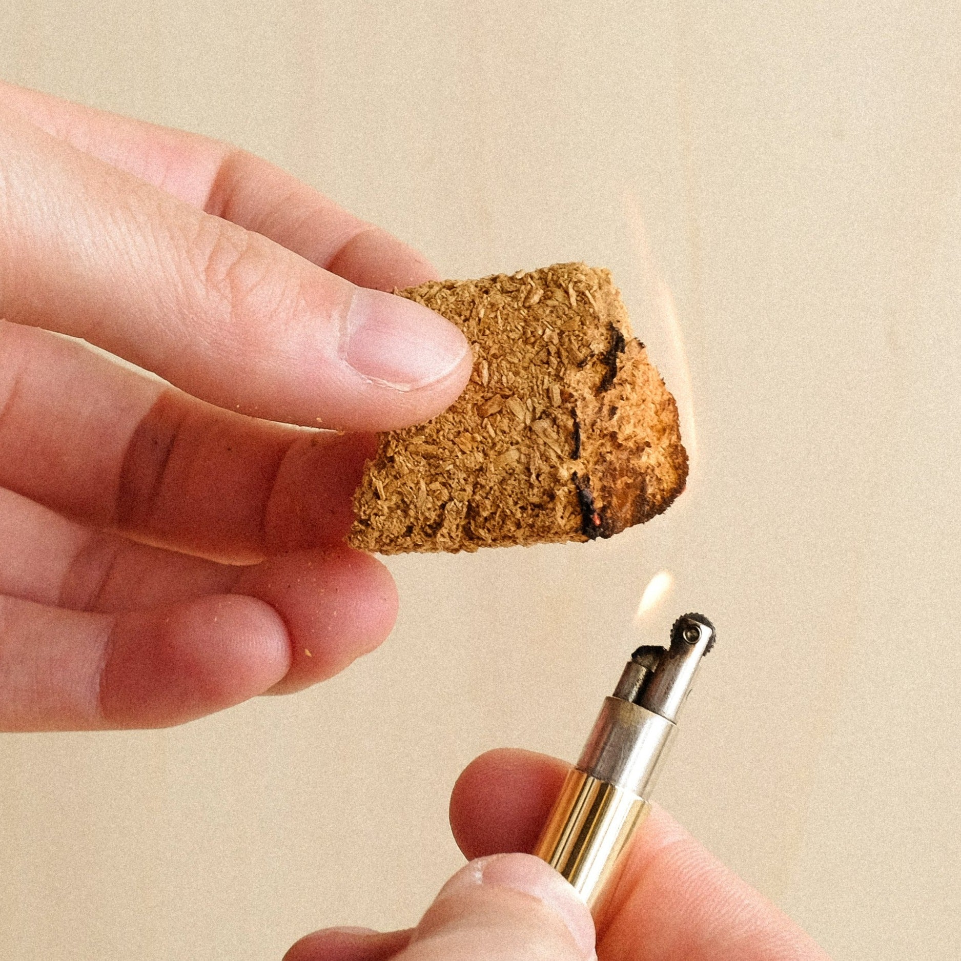 オーガニック トライブアース お香 折って使うお香 パロサントの香り 使用イメージ