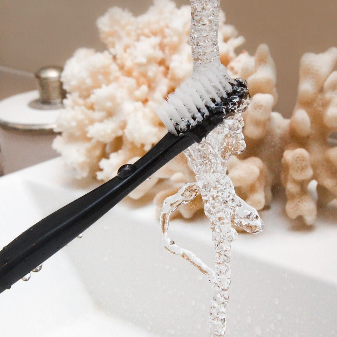 THE HUMBLE CO. Plant-Based Toothbrush (White)