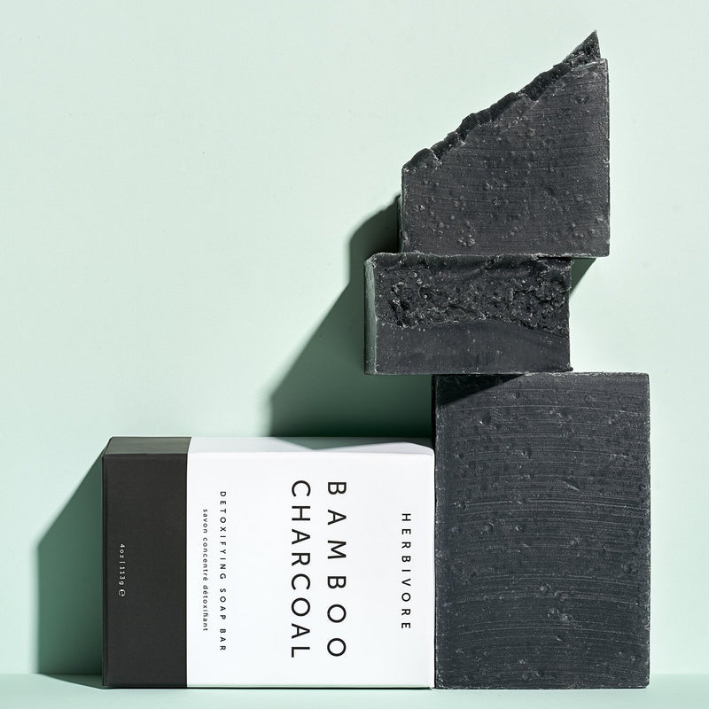 クリーンビューティー Herbivore Botanicals フェイスソープ ボディソープ 石けん ティーツリーとベルガモットの香り 炭 クレイ ヴィーガン クルエルティフリー 合成香料不使用 合成着色料不使用 商品イメージ