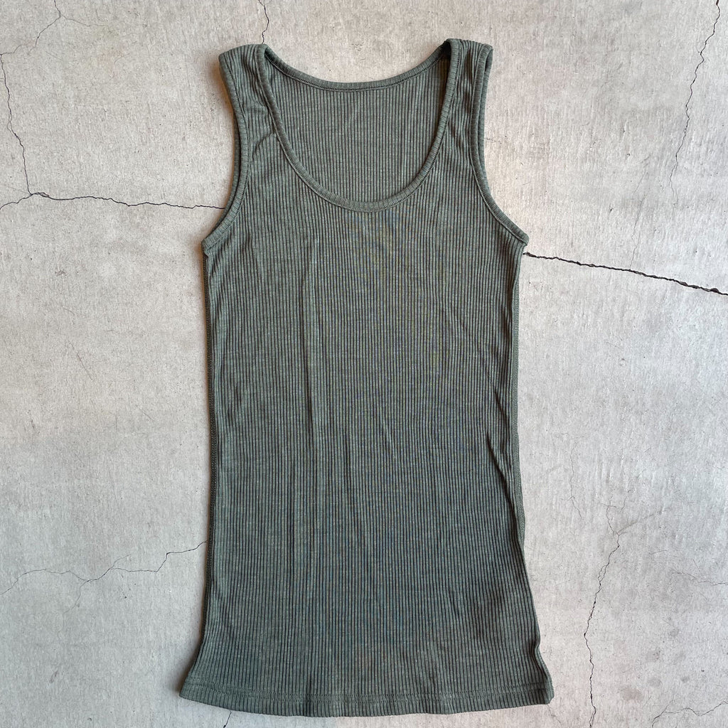 Joha wool and silk sleeveless undershirt (olive)
