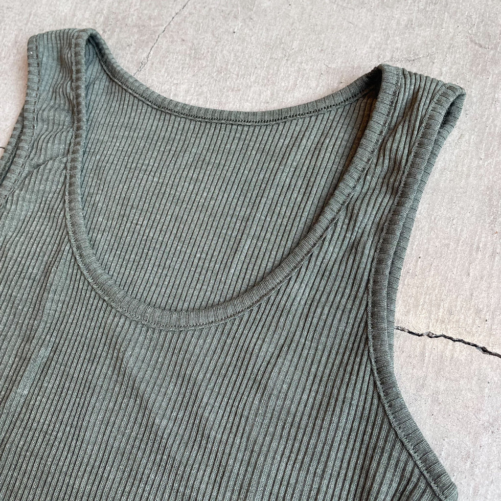 Joha wool and silk sleeveless undershirt (olive)