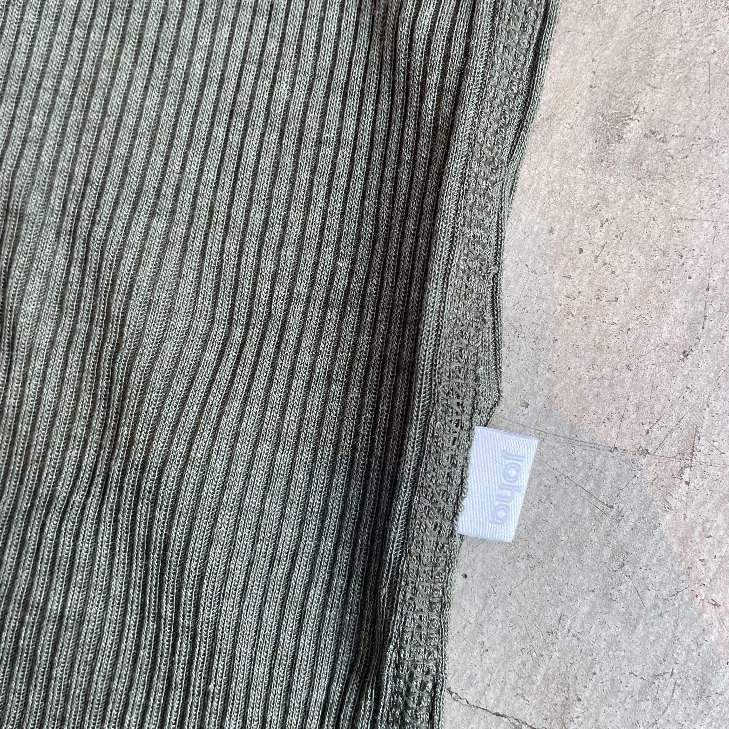 Joha wool and silk sleeveless undershirt (olive)